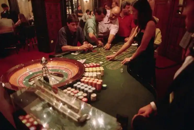 Antarmuka permainan Togel 4D di aplikasi mobile pm toto menampilkan pilihan taruhan, pemasangan chip, dan hasil putaran terakhir